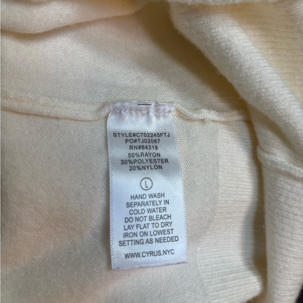 CYRUS Classic Cream Cowl Neck Rib Knit Scalloped Hem Tailored Soft Sweater Sz L - Picture 8 of 8